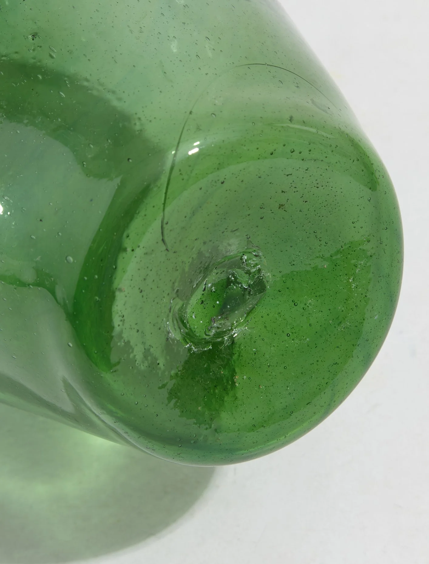 Amphora Vase in Emerald - Image 4
