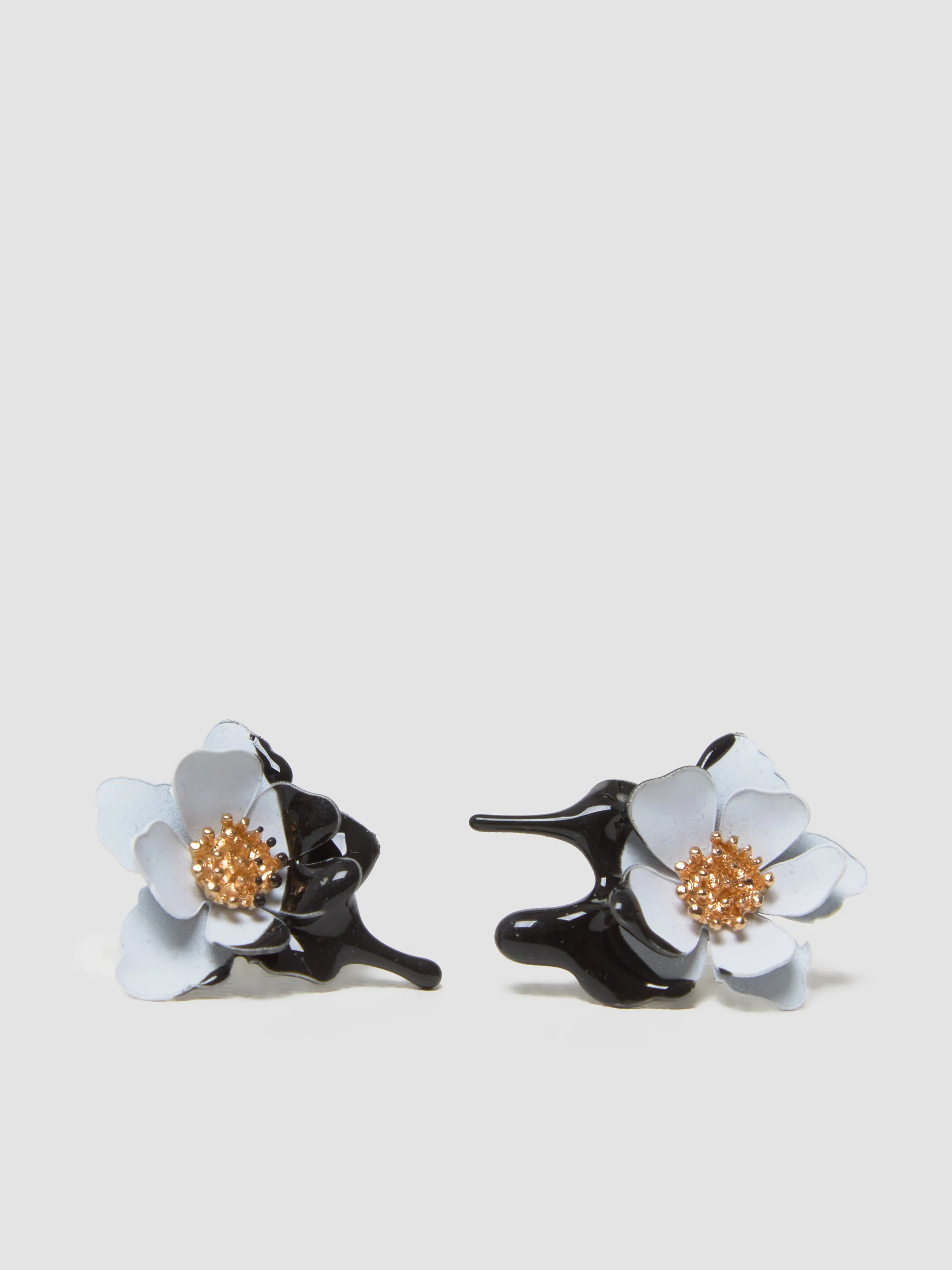 Daisy Earring in White & Black - Image 3