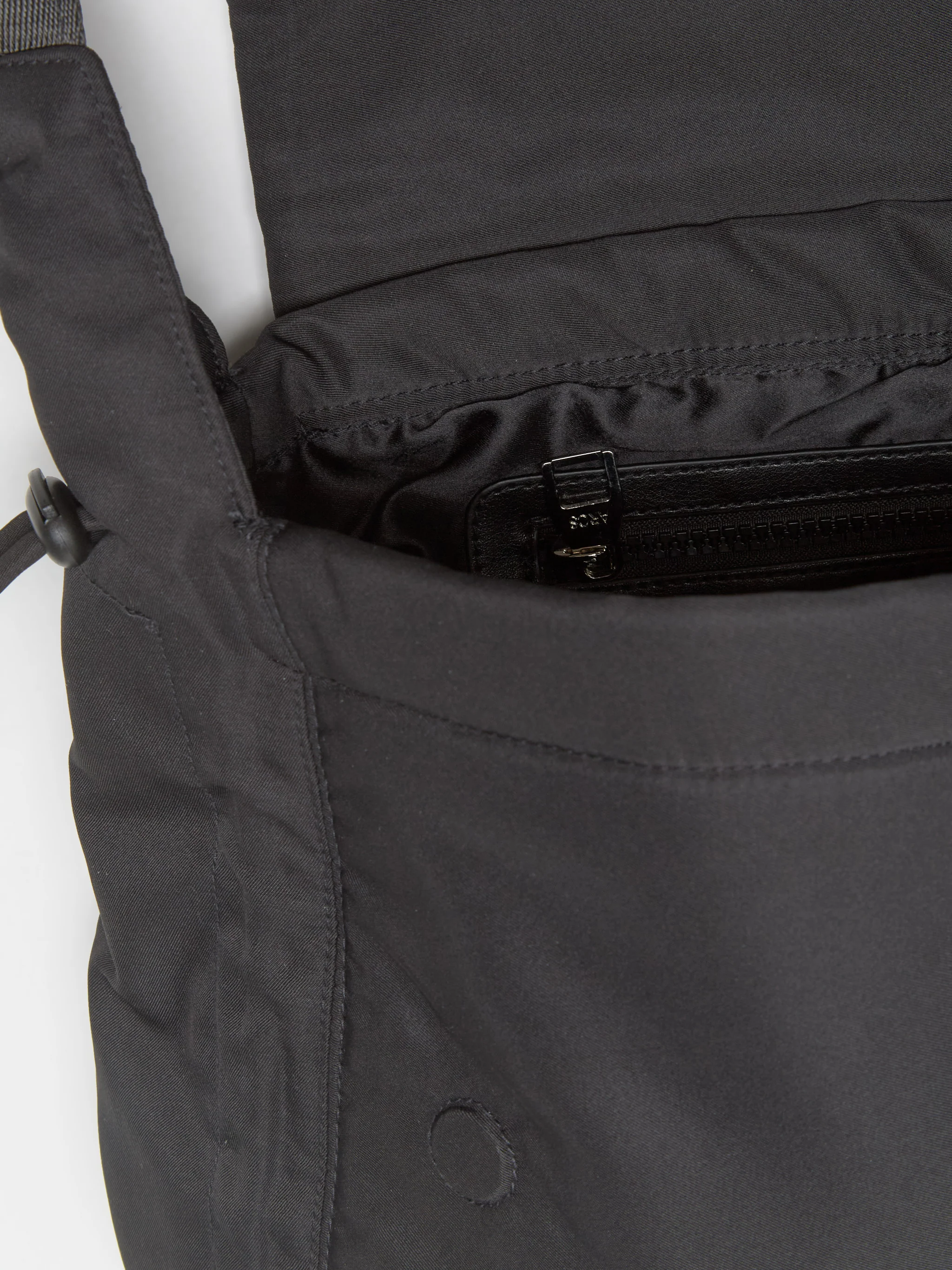 Super Messenger Bag in Black - Image 3